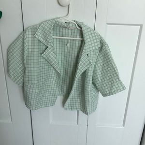 Super cute Only worn it 2 timesvLOVE THE COLOR dont like the way it looks on me